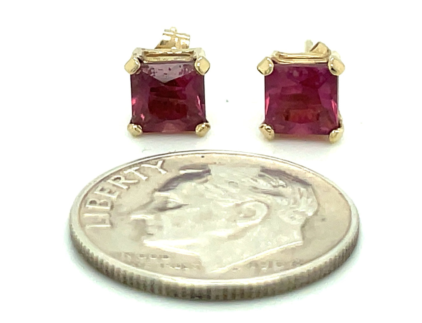 14k Yellow Gold and Garnet Stud Earrings Mexico .9 grams