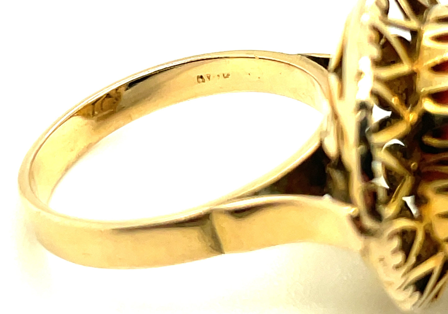 Vintage 14k Yellow Gold and Coral Filigree Ring Size 7 1/2