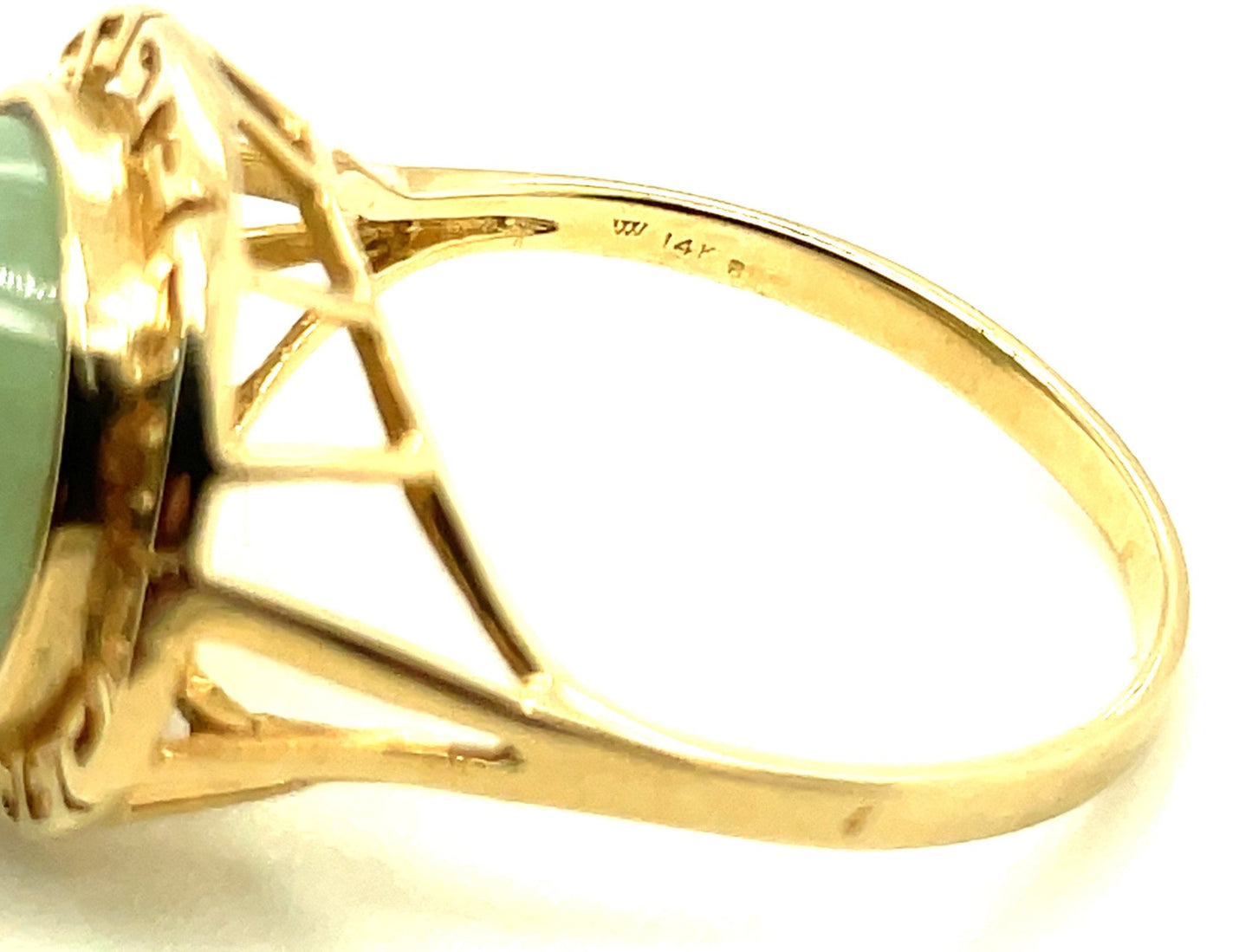 Vintage 14k Yellow Gold and Jade Filigree Ring Size 9 1/4
