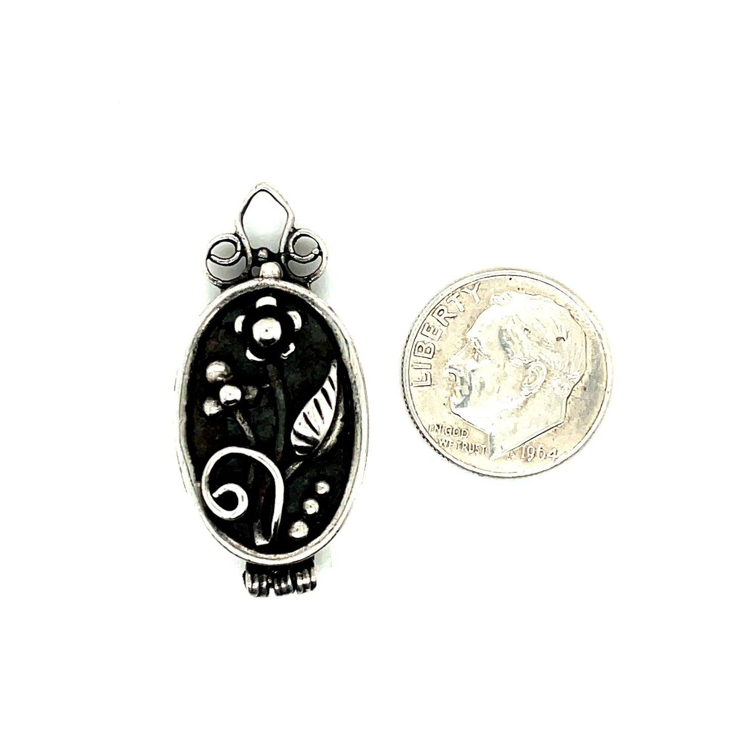 Vintage Sterling Silver Flower Locket Pendant 7.7 Grams