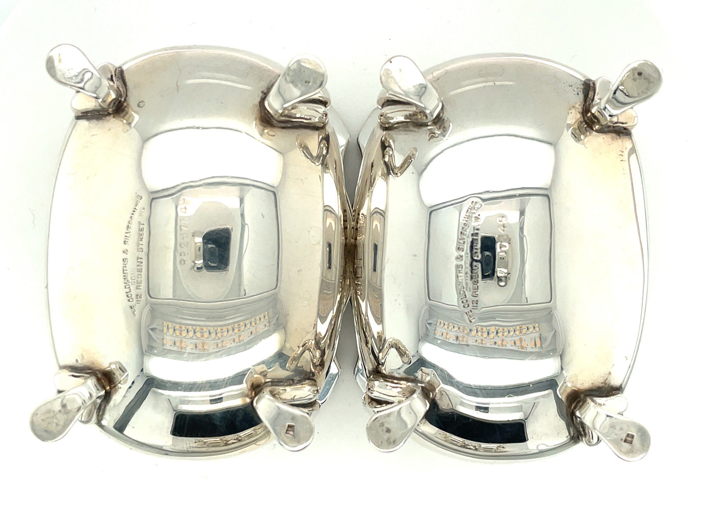 The Goldsmiths & Silversmiths Salt Cellars With Spoons 107.5g